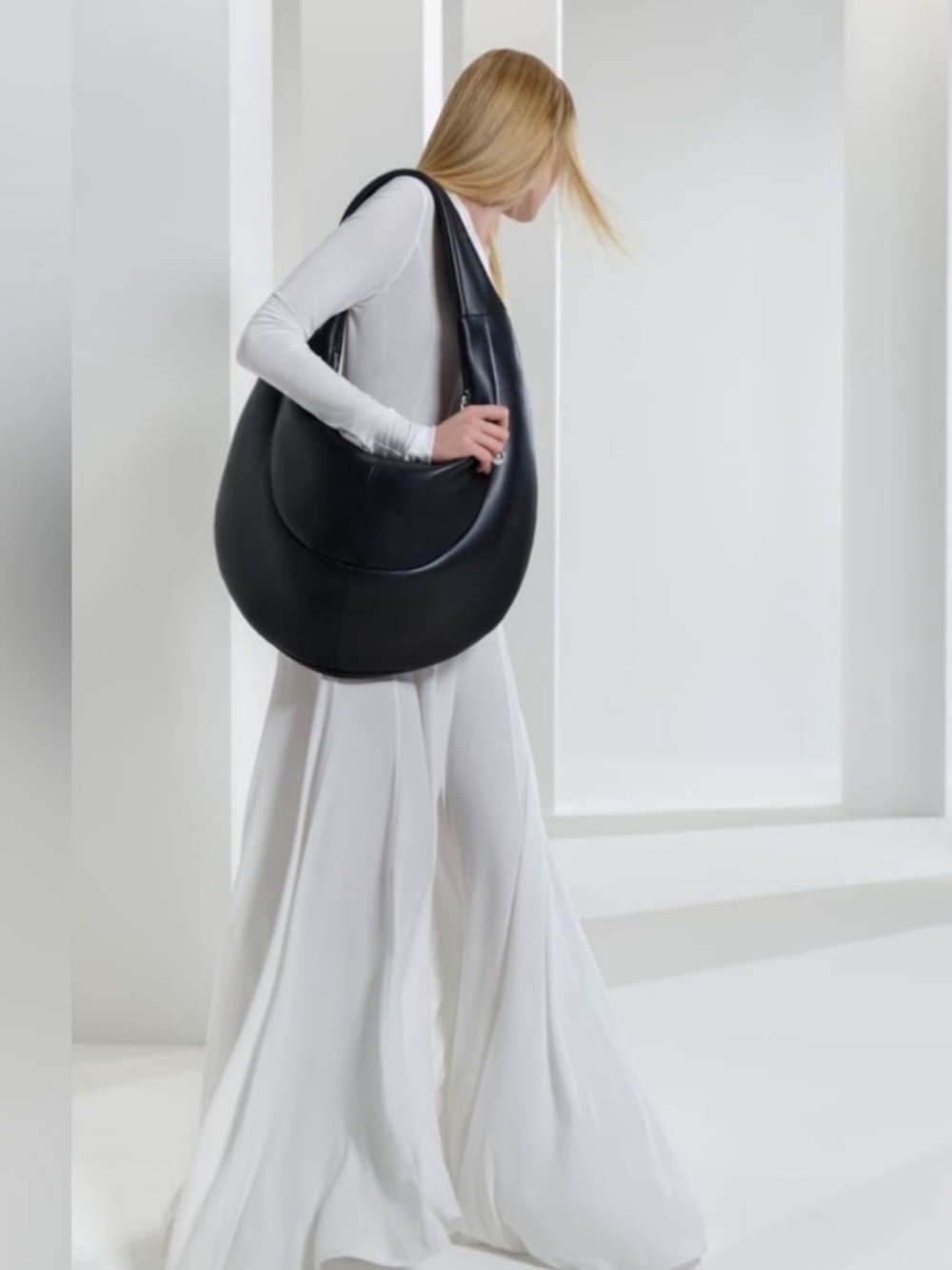 MAM ORIGINALS BE.U BLACK CROSSBODY HOBO BAG